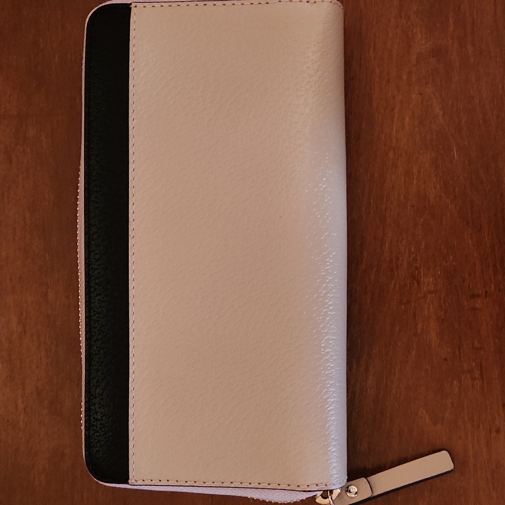 Kate Spade NWT Black and Tan Zip Wallet - Picture 2 of 10